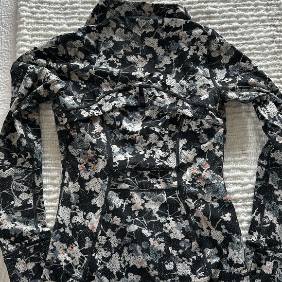 Lululemon jacket - Picture 5 of 7